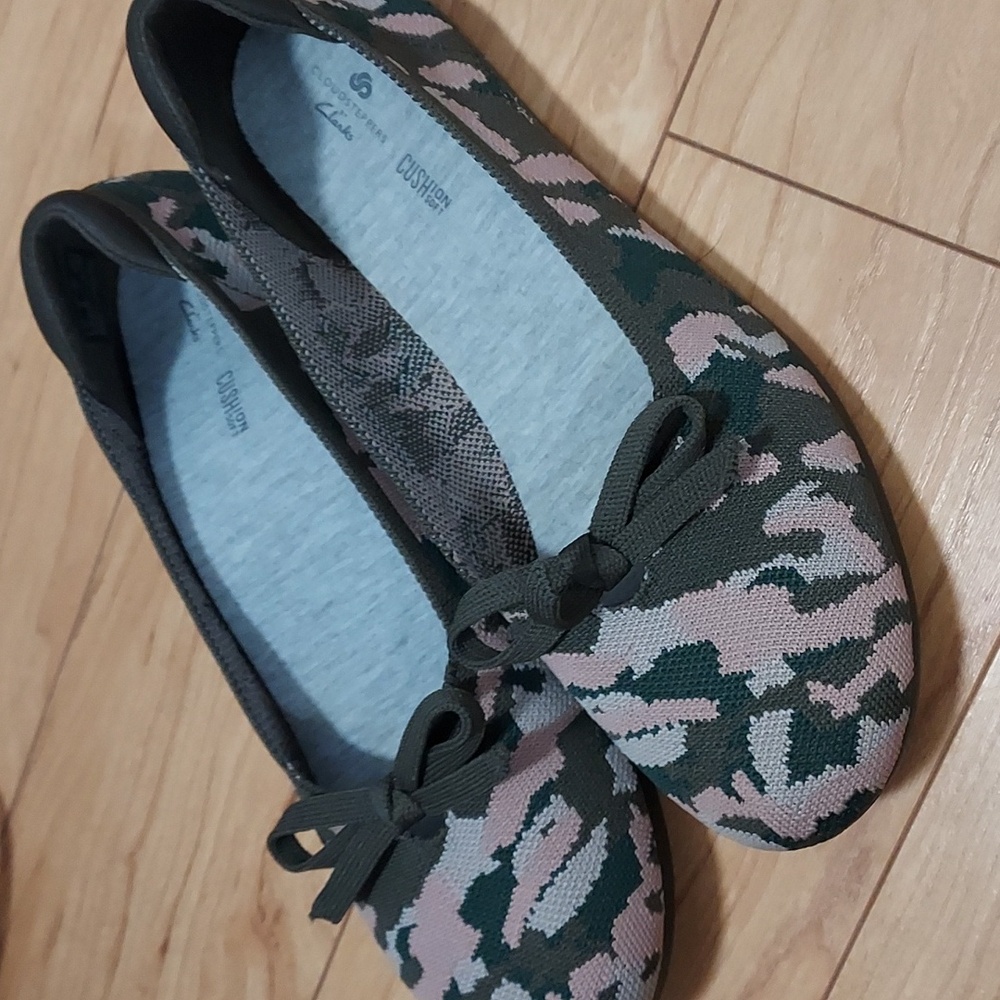 Cloudsteppers by Clarks Pink and Green Flats with Camouflage Pattern